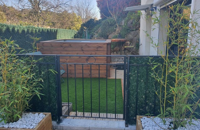 40 m2 ground-floor studio with private pool