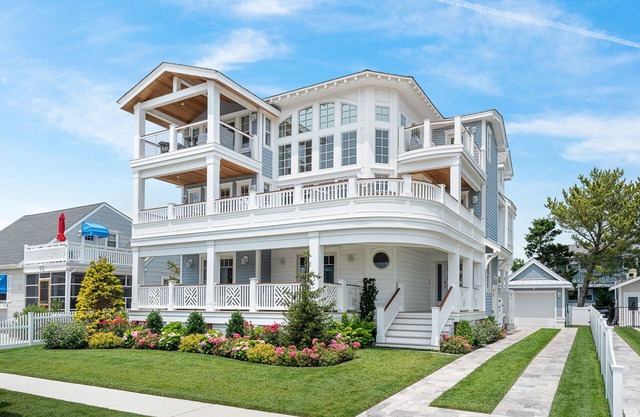 4000 sq ft home with an elevator!