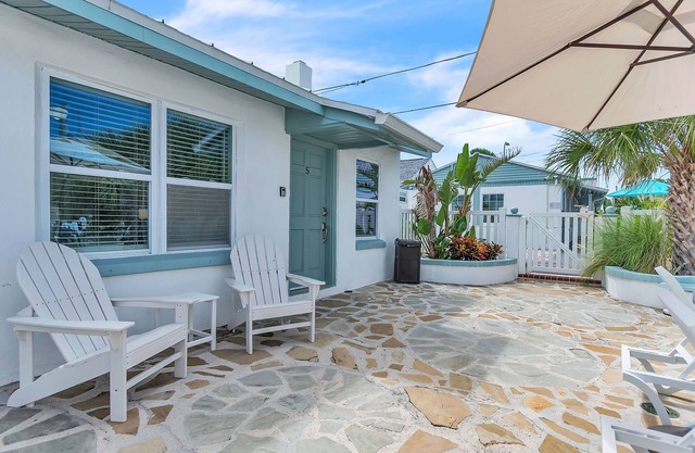 🌴400ft to the BEACH☀Shared/Heated Pool🐬Bungalows #5🌞BBQ Grills🐶Dogs Welcome!