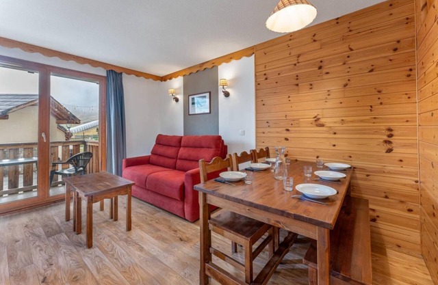 40m from ski slopes, 1st floor, swimming pool, sauna, balcony, tv, ski locker, 34m², Les Orres