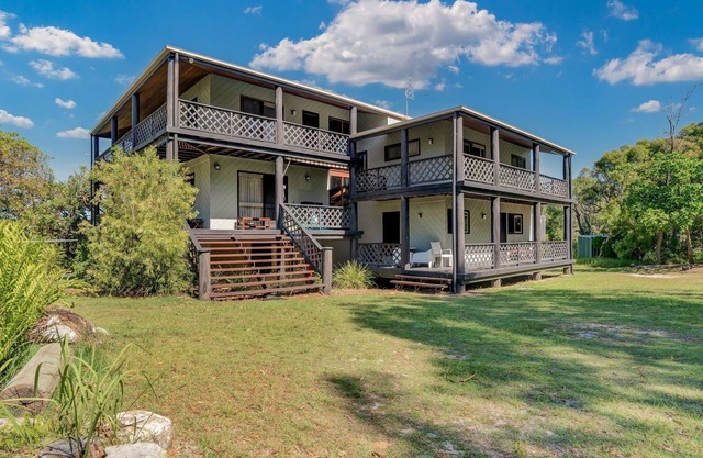 41 Carlo Circle - Rainbow Beach. Huge Beach House With Room for Everyone!