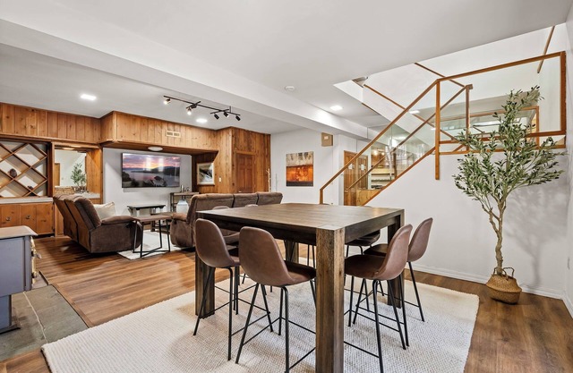 416 Country Club- large multi family home