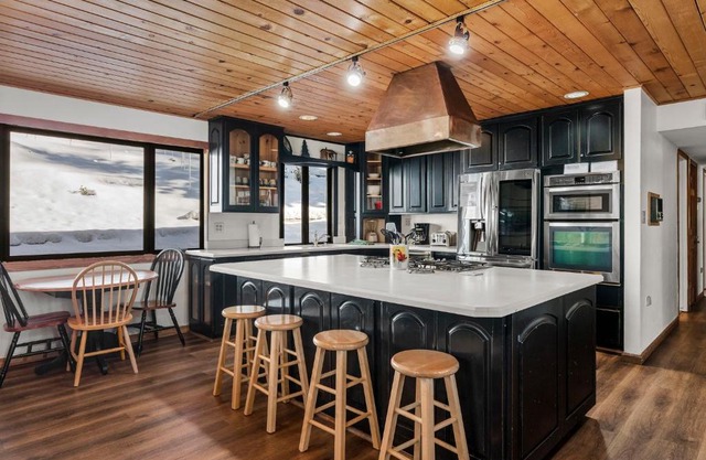 416 Country Club large multi family home