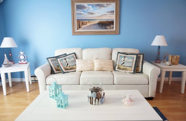 43 by the Sea, steps to private beach & heated pool, 1-mile from Main St. shops, AC, & Wi-Fi