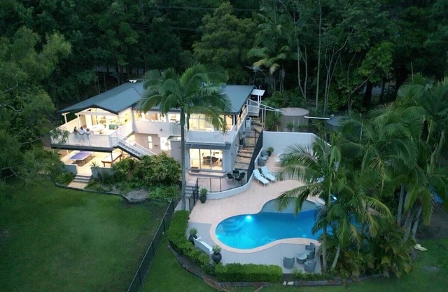442 Martinsville Rd · Villa Nessa - Spa - 12.5m pool up to 14 guests