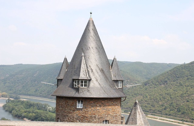 46 sqm apartment with dreamlike view of the Rhine and its vineyards