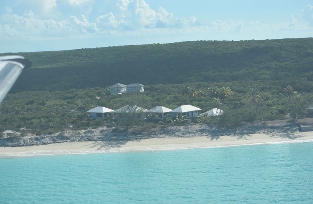 4acres ON beach no drive 4 bedroom pool hot tub gym 3.5 baths 3+3outdoor showers