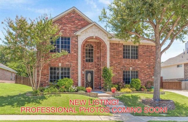 4BD/2.5BA w Backyard, HotTub, Firepit, Cinema, BBQ