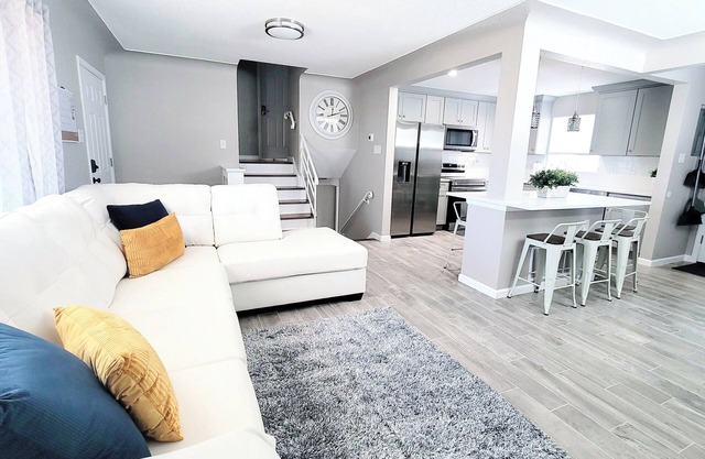 4bdrm-4 bath; Families/Corporate Stays; Pets OK!