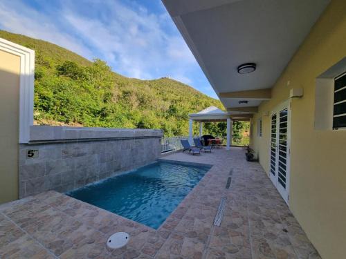 4Bed Condo - Sleeps 8 - Pool Bbq Views Parking