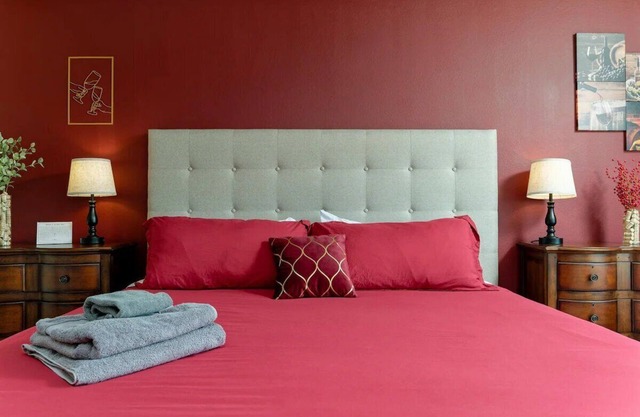 4BR/2.5BA + Pool/Hot Tub, Pets OK! Close to Napa/Six Flags/Wineries/San Fran!