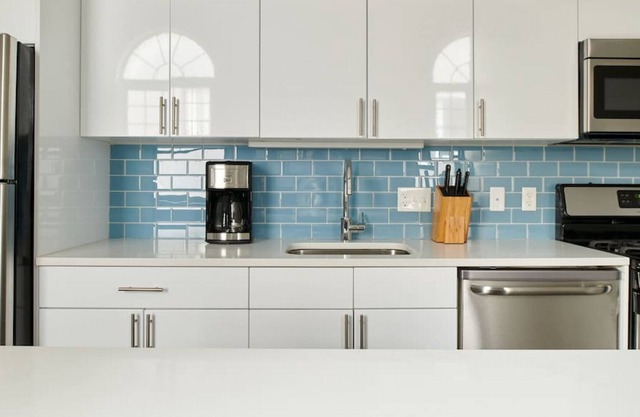 4br/2ba | 200mbps Internet | Luxury Keyless Entry