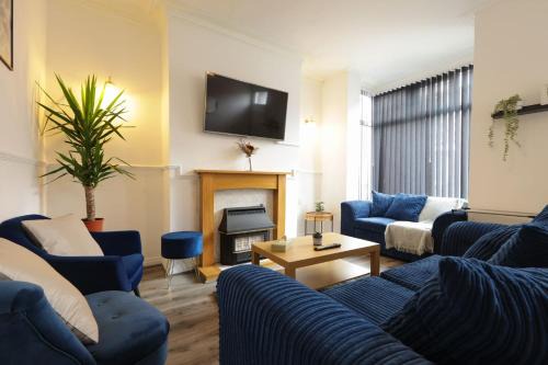 4BR - 8 Beds - Free Parking - Long stay Discounts