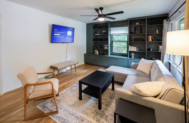 4BR Home with Backyard, Laundry, Parking: Long Stays Near Hospital & Downtown