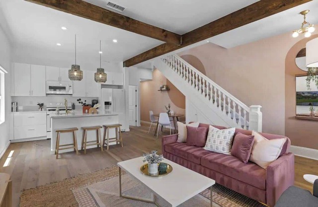 4BR in Little Italy - Sleeps 10: Walk to Dining & Fun!