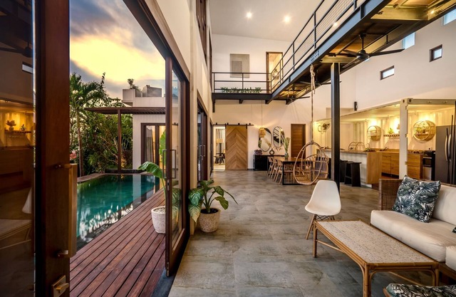 4BR Varvara Villa with Pool, 3-min from Pererenan Beach
