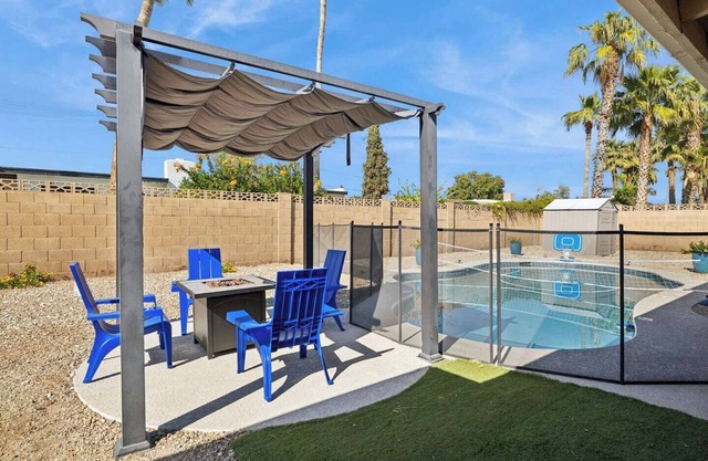 4BR w/Pool, Pool Table, Fire Pit & BBQ Grill