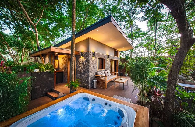 4x4 ONLY/Luxury Jungle Experience in a TinyHouse + Jacuzzi