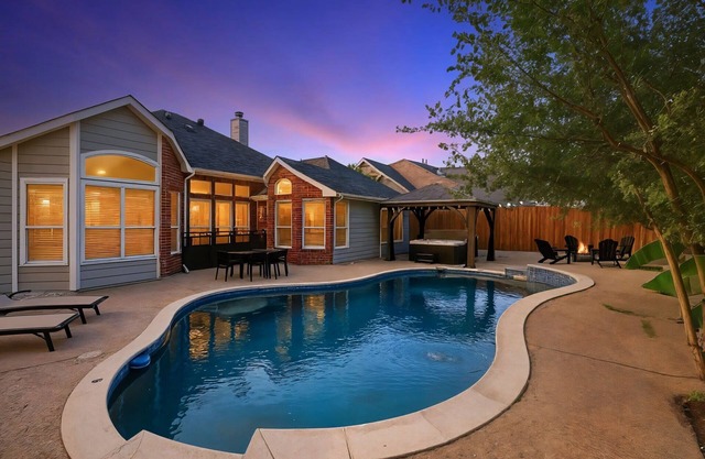 5-BD/2-BA Vacation Retreat w/Pool, Hot Tub & BBQ