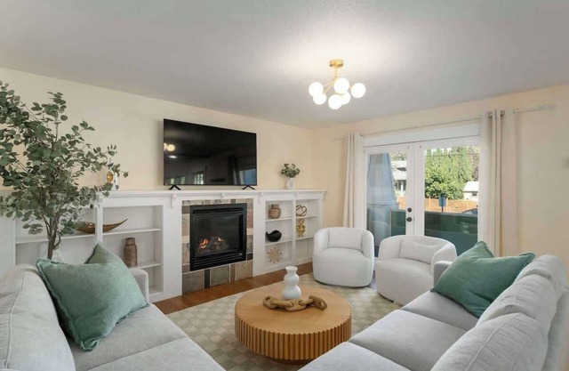 5 BD/3.5BA -Arcade-WFH Desks-Pool/Pingpong Table