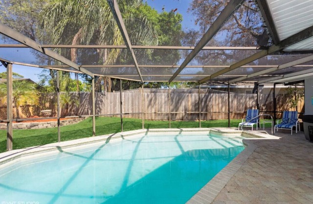 5 Bdr Palm Harbor home Pool, Screen Lanai
