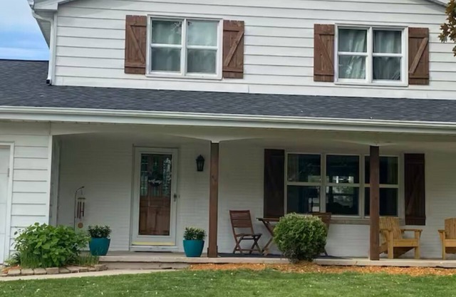 5 Bdrm Beautiful Home in Safe Neighborhood 7 minute drive to Lambeau