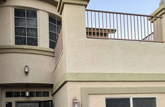 5 Bdrm luxury house with a nice pool and so much more.