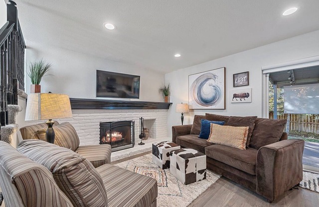 5 BDRM Near Everything-DTC, I-25 & C-470, Shopping!