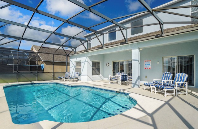 5 bed, 3.5 bath newly refurbished villa on the gated community of Westhaven