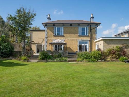 5 Bed in Sandown 87008