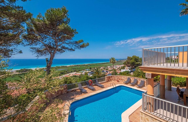 5 bedroom villa with stunning sea views