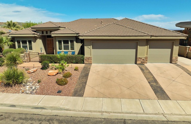 5 Bedrooms with Heated Private Pool, Last minute rates are posted!
