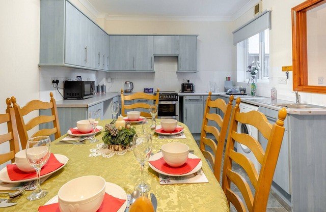 5 bedroom accommodation in Gorleston-on-Sea