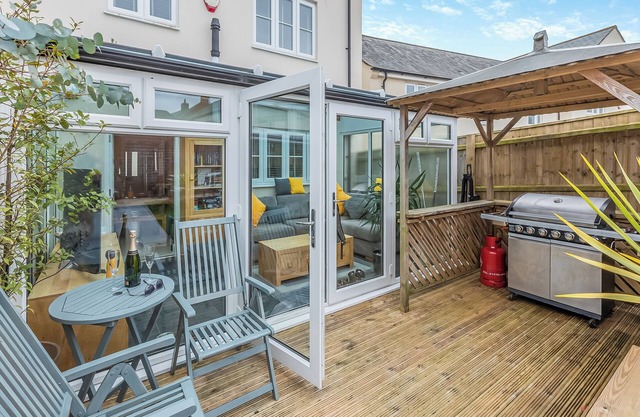 5 bedroom accommodation in Weymouth