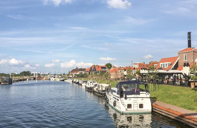 5 bedroom accommodation in Zeewolde