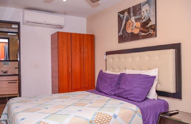 5 Bedroom Combo that DO connect two hot tubs AC Lleras area
