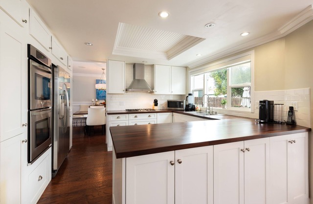 5 Bedroom Home, 3 Blocks to 4th of July Parade!