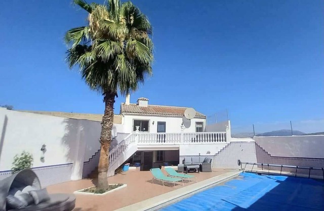 5 Bedroom House, Private Pool & Outside Kitchen