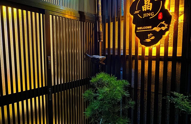 5 bedroom max 13 person.lovely house in center osaka. directly connected airport