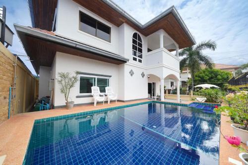 5 bedroom pool villa quiet beach