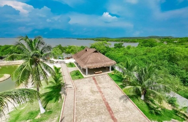 5-bedroom Prestige Island getaway