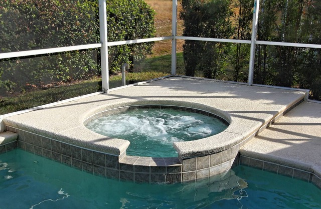5 BR / 3 BA Five Bedroom House In Davenport, Sleeps 12