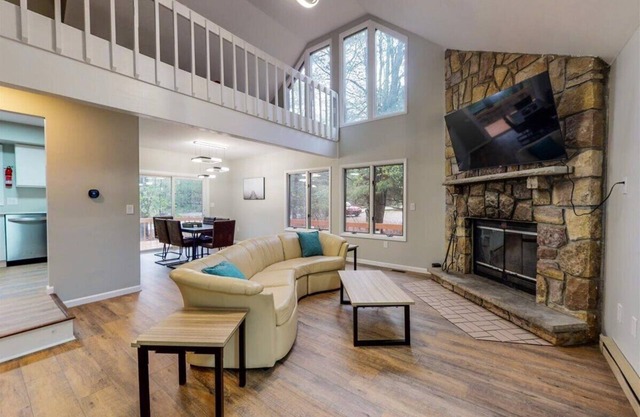 5 Bruin Ct, Romantic Cottage with a View 10 min from popular tourist attractions
