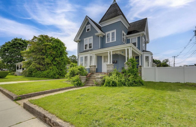 5 Mi to Beaches: Historic Apartment in Westerly!