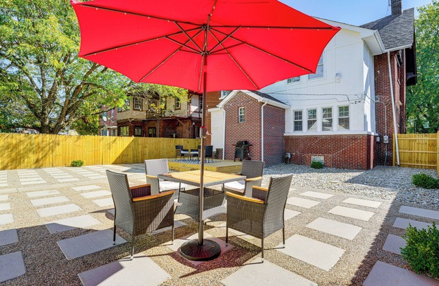 5 Mi to Dtwn Detroit: Pet-Friendly ‘Edison Home’