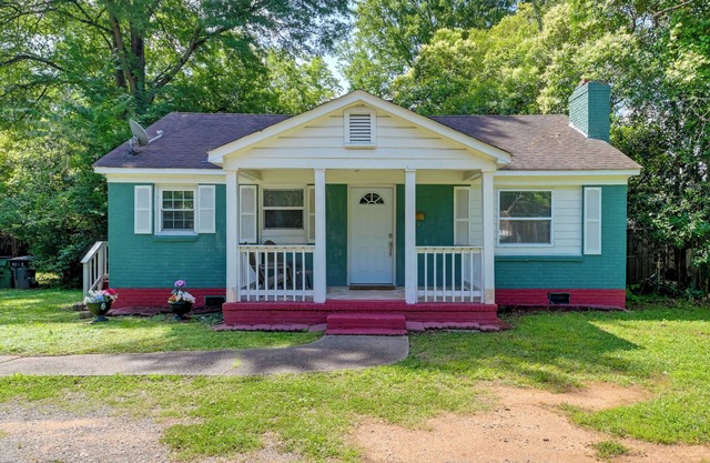 5 Mi to Uptown: Charlotte Hideaway w/Yard