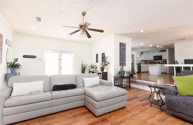 5 min Walk to Cooper Creek. Cozy Outdoor Space! 15-20 minutes to Ft Moore.