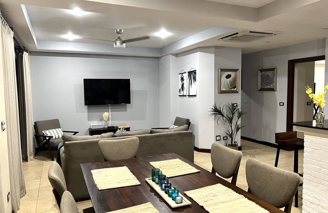 5 mins to beach! Spacious 2bd/2ba condo with resort style pool! 24/7 Security.