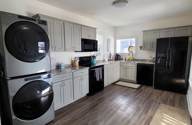 5-Mins to Cedar Point, 4-bedroom house.