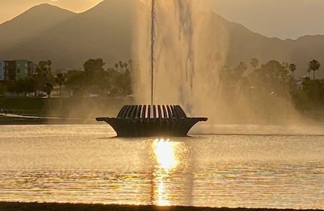 5 minute walk to Fountain Park world famous Fountain